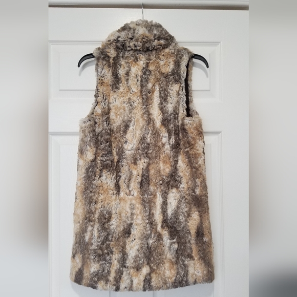 Alice + Olivia Tan White & Grey Marbled Faux Fur Open Vest Size Small - Picture 11 of 14
